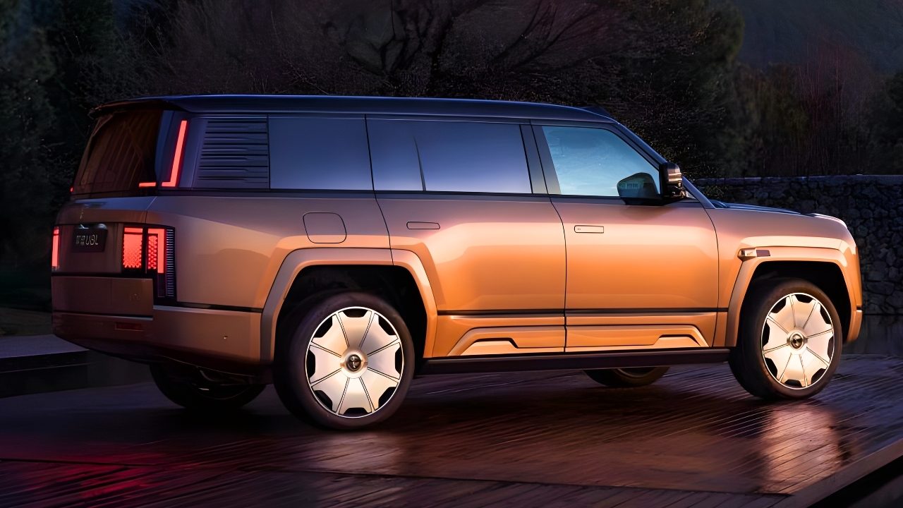 Yangwang Four-Seater U8L To Be Unveiled At Beijing Auto Show 2026: Ultra-Luxury EV With VIP Rear Seats