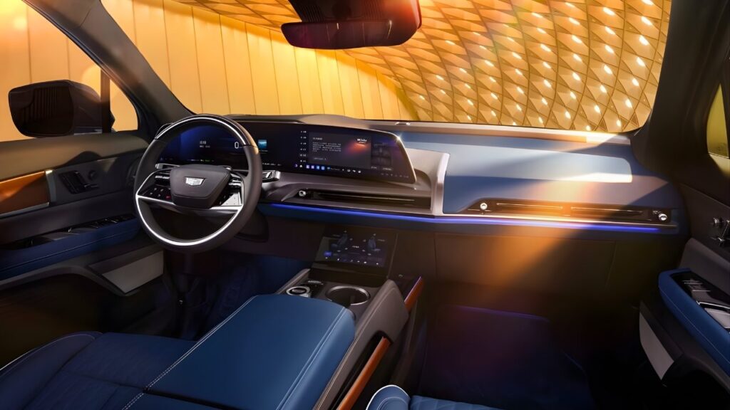 Cadillac VISTIQ interior