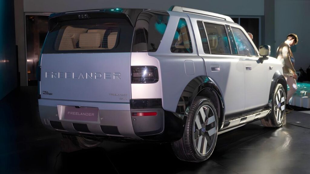 Freelander 8 Rearview