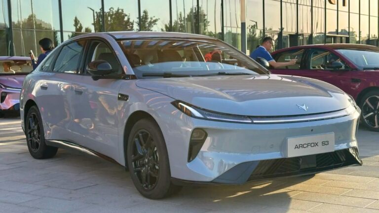 Arcfox Beta S3 Launched in China - 660 km Range & Battery Swap From 59,800 Yuan