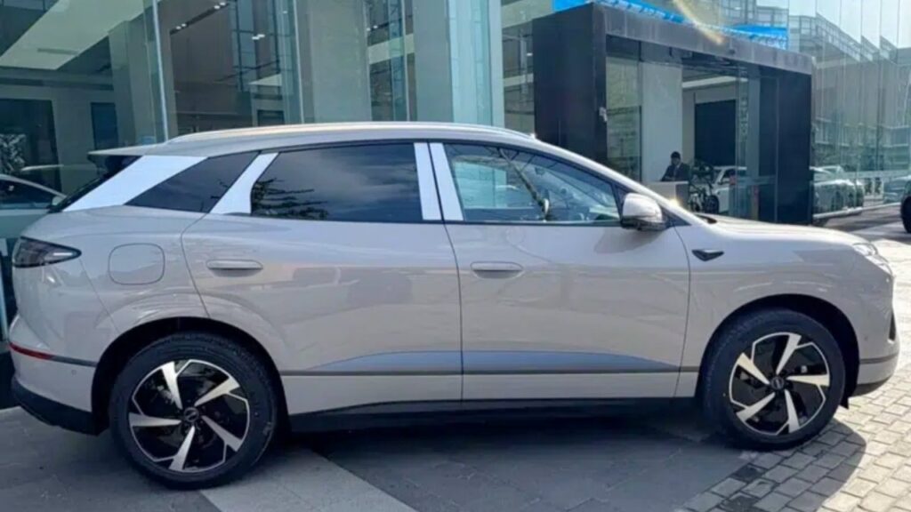 BYD Sealion 06 sideview