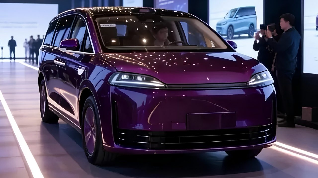 Luxeed V9 EREV MPV Presale: 1,250 km Range, 7 Seats, Huawei ADS from $55,200