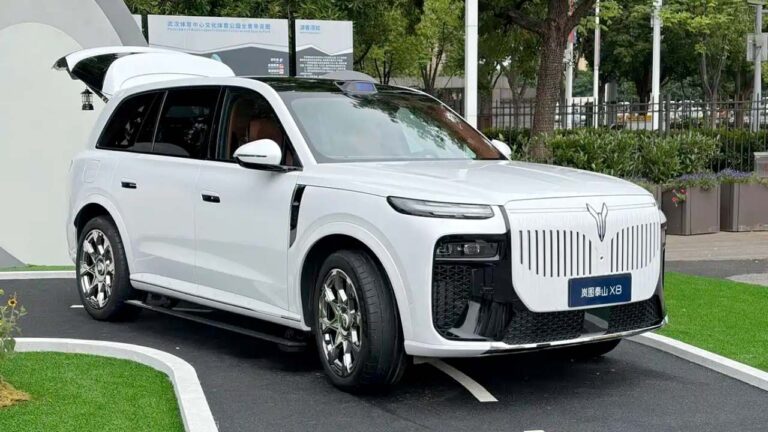 Voyah Taishan X8 Launched in China – 727 km EV Range & 292,900 Yuan PHEV Price