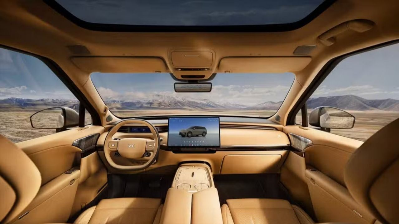 XPENG GX cabin & dashboard