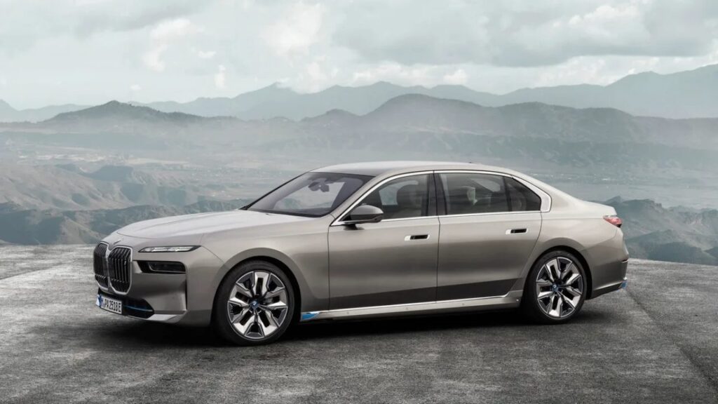 BMW i7