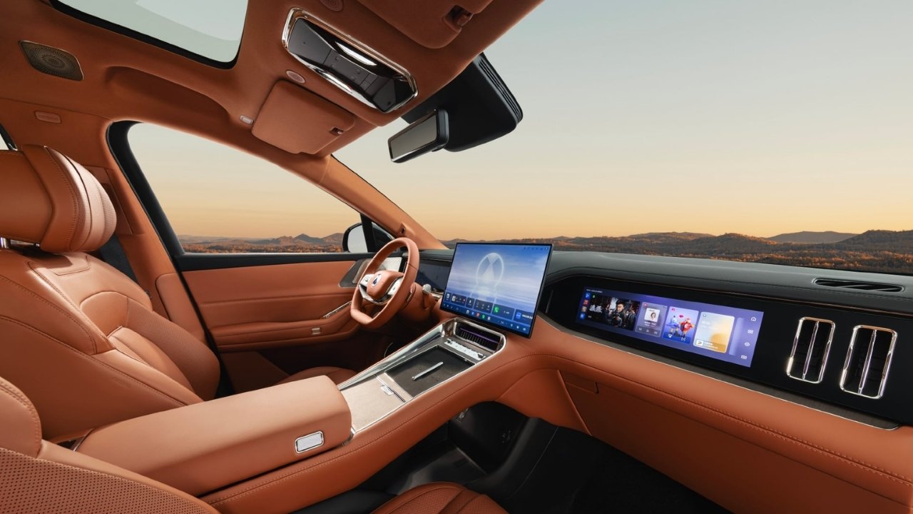 BYD Denza launches N8L interior