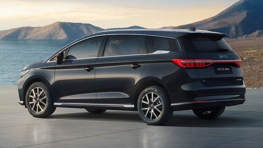 BYD eMAX 7