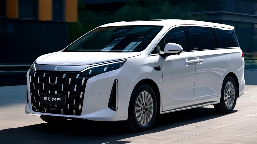 BYD Linghui M9 white