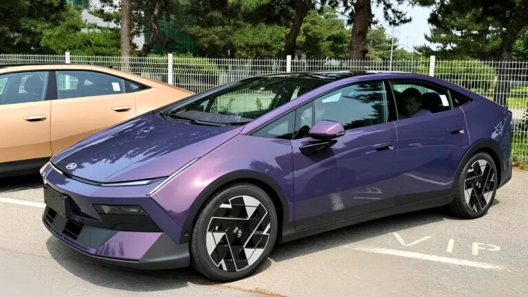 Hyundai Ioniq V Spotted: 27-Inch 4K Screen, No Instrument Cluster Inside