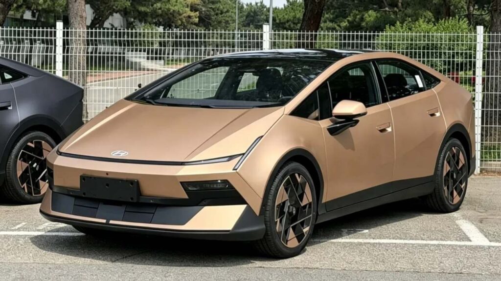 Hyundai Ioniq V spotted in china