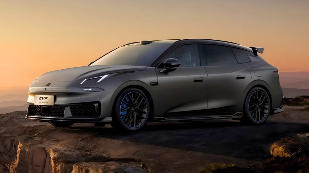 Lynk & Co 07 GT Wagon Pre-Sales