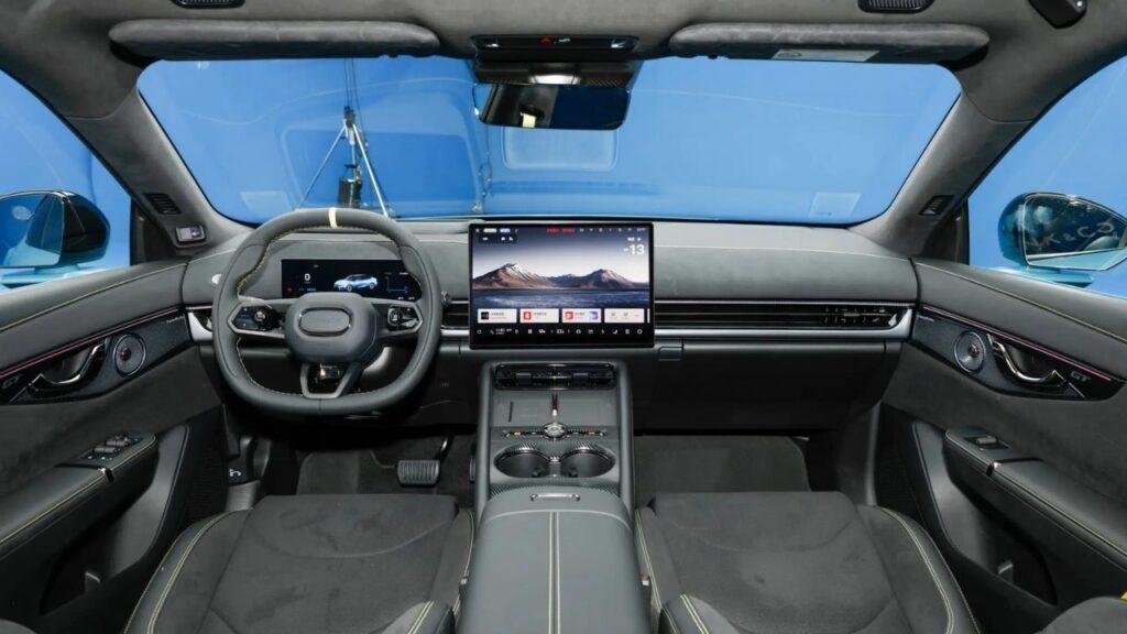 Lynk & Co 07 GT wagon Cabin