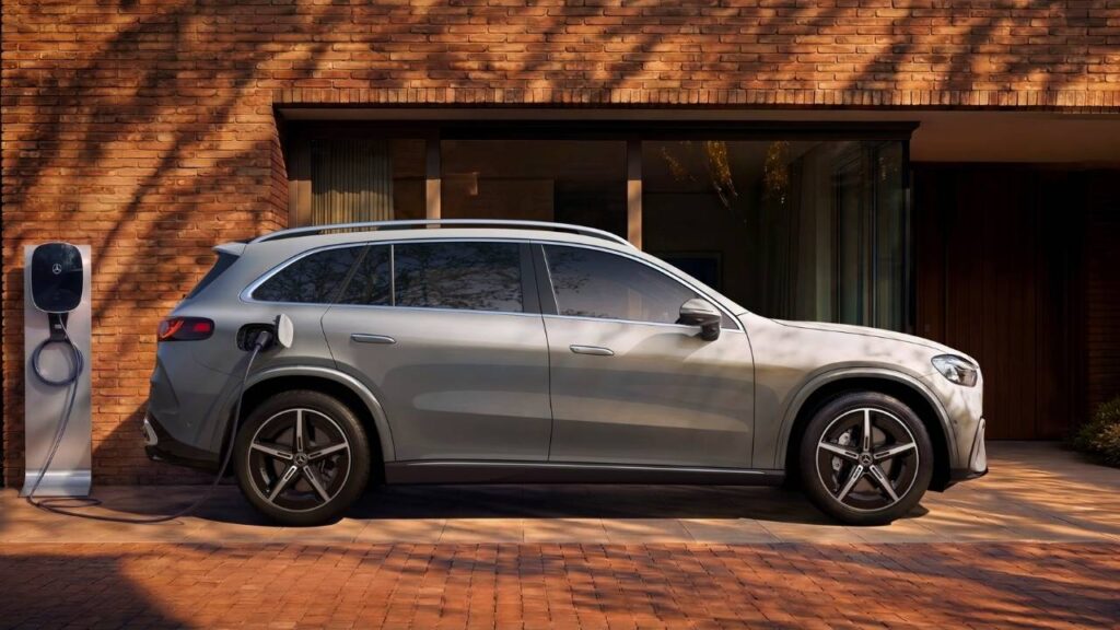 Mercedes-Benz GLC EV side look