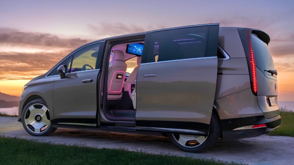 Mercedes-Benz VLE 300 side look