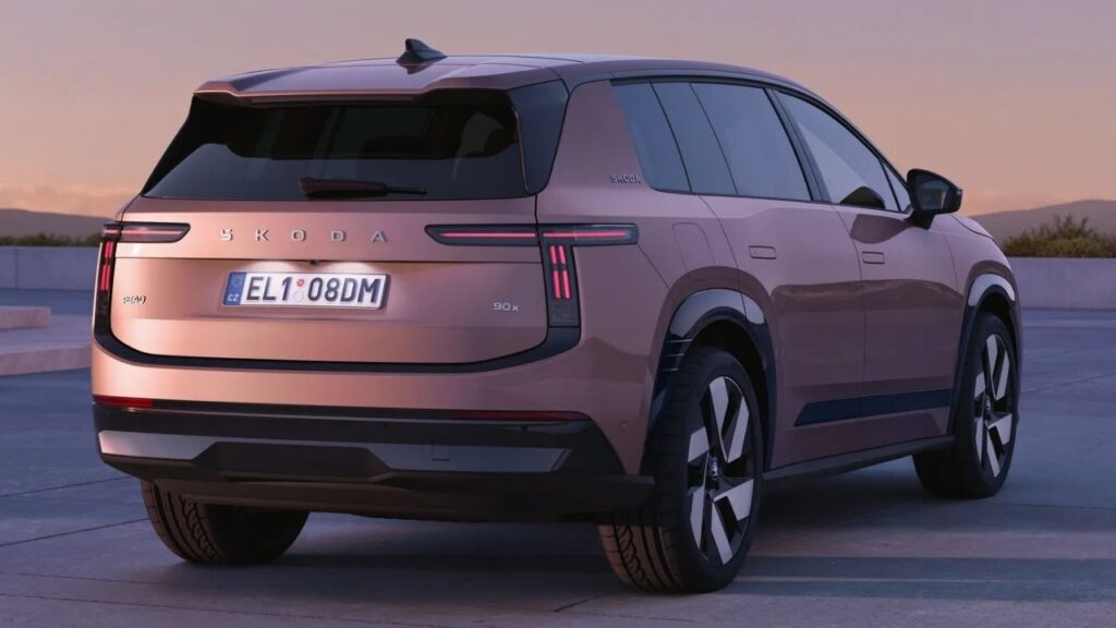 Skoda unveils flagship Peaq EV