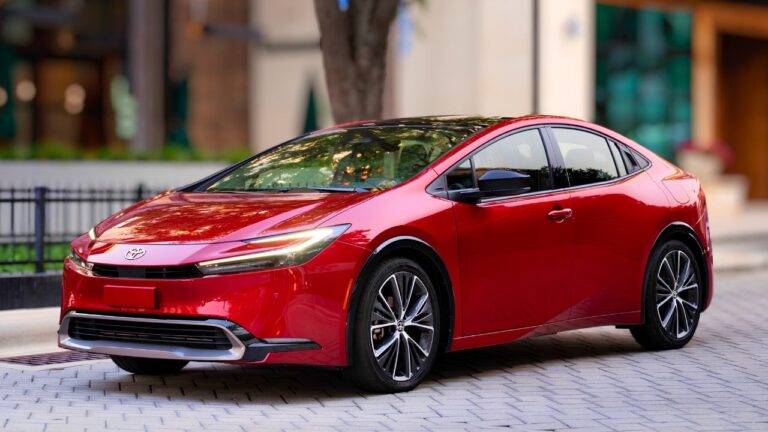 2027 Toyota Prius Plug-in Hybrid Arrives With 220 HP, Up To 71 km Electric Range