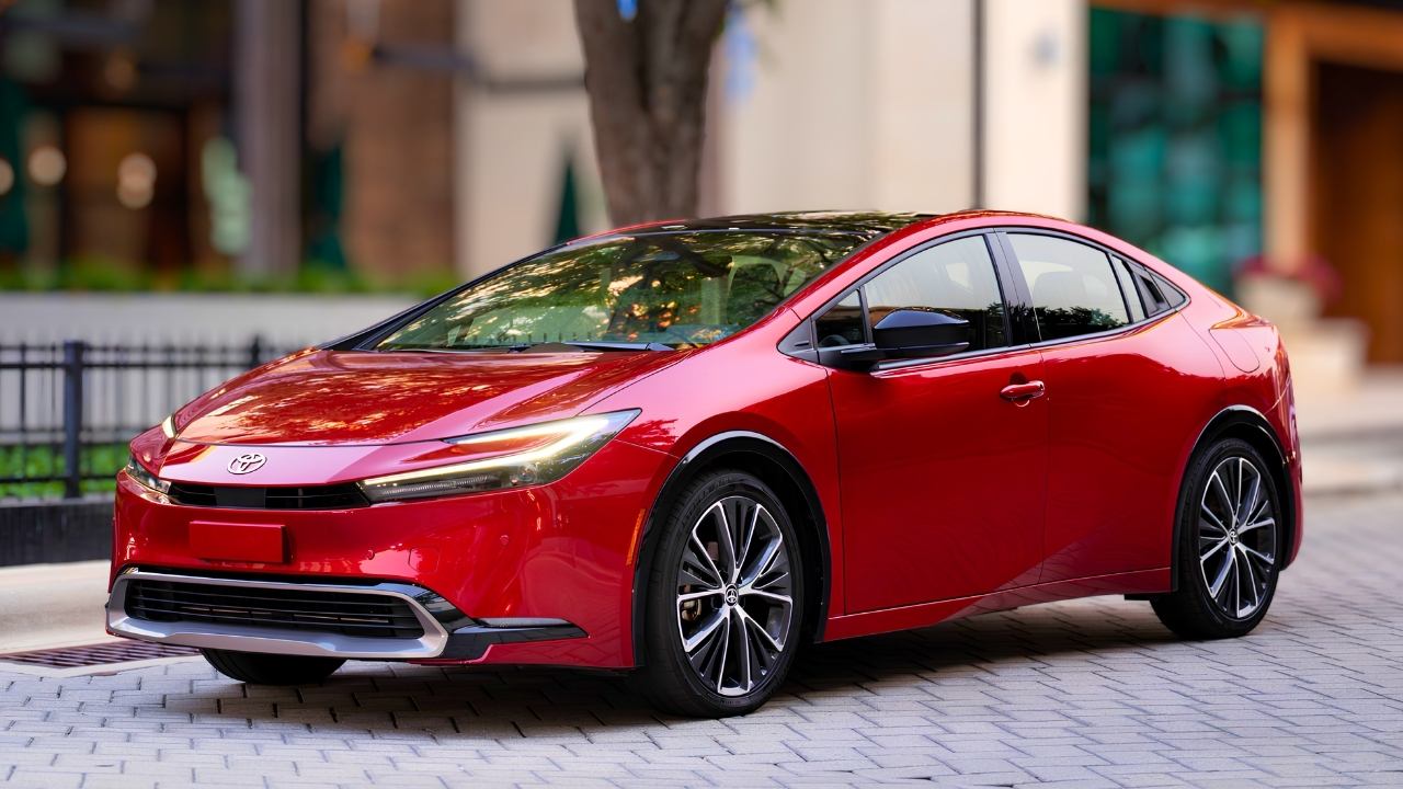 2027 Toyota Prius Plug-in Hybrid Arrives With 220 HP, Up To 71 km Electric Range