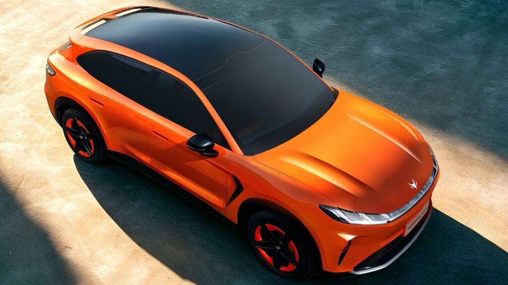Arcfox Alpha T7 Spied With Futuristic Cabin, Huawei Tech, Up to 715 km Range