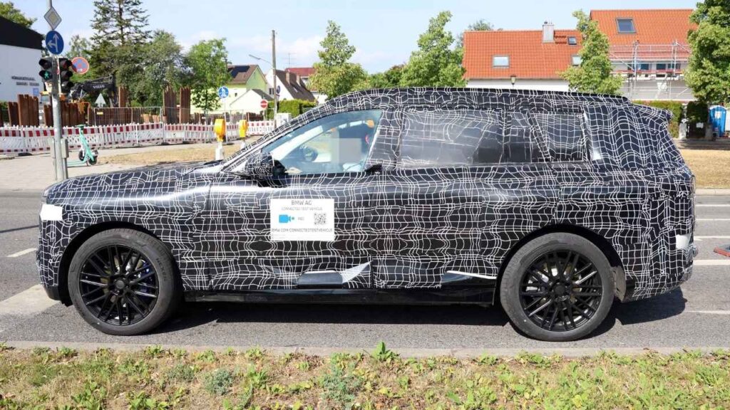 BMW iX7 Test Mule Spied