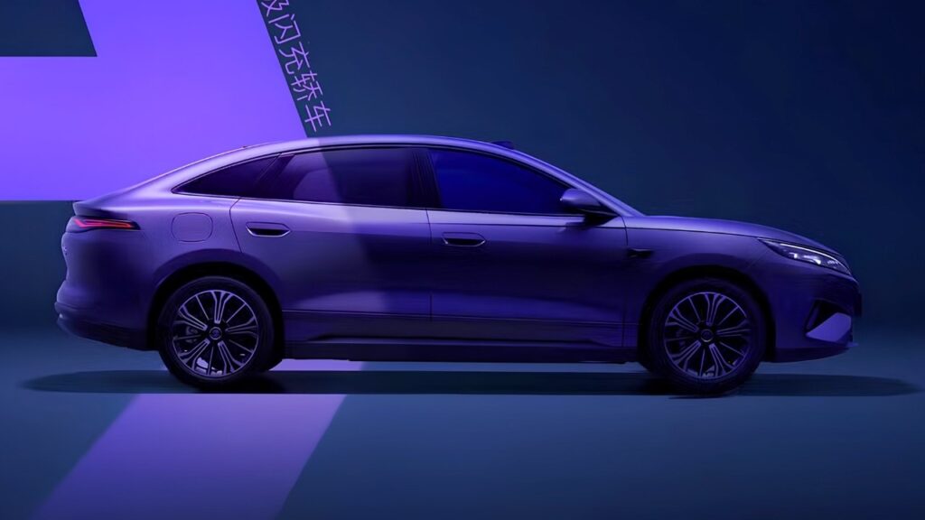 BYD Qin Max sideview