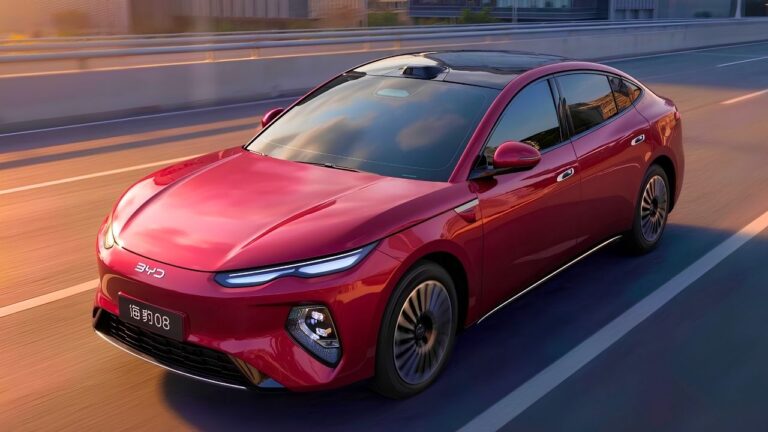 BYD Gets 65,000 Orders in 30 Hours: Seal 08 Packs 699 hp and Ultra-Fast Charging