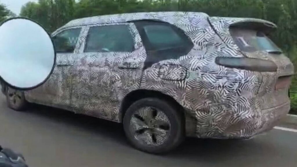JSW MG Hector Hawk EV side look
