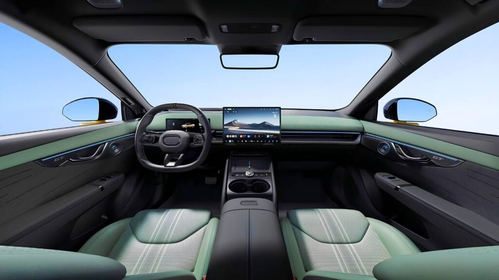 Lynk & Co 07 GT PHEV wagon Interior
