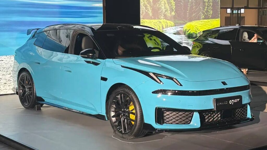 Lynk & Co 07 GT PHEV wagon blue