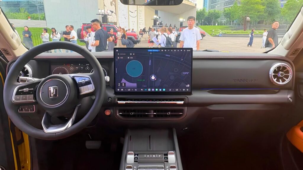 Tank 300 L Interior
