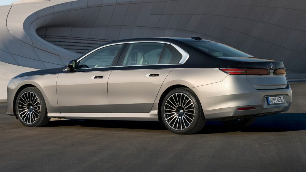 2027 BMW i7 rear 3rd quarter view