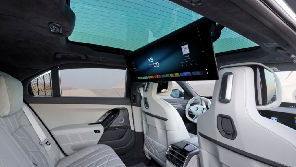 2027 BMW i7 rear display