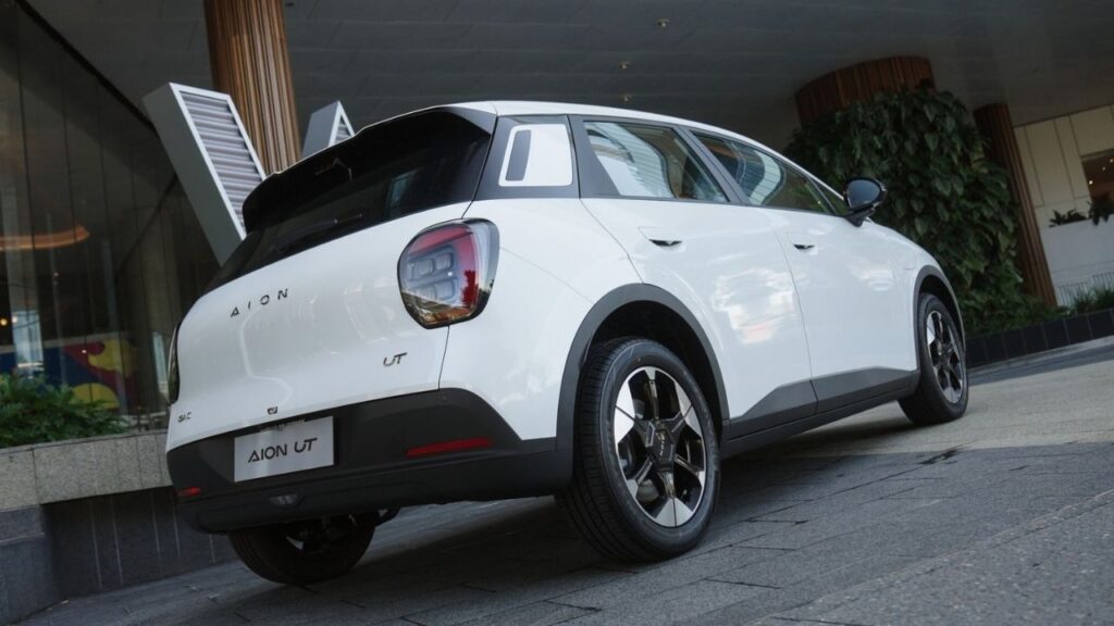 AION UT Electric rear view