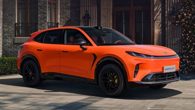 Arcfox Alpha T7 Enters Presale With 9 Variants and Up to 1,315 km Range