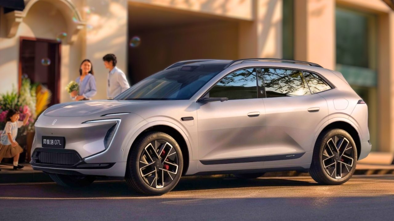 Avatr 07L Debuts With 725 km Range, 800V Charging and Huawei ADS 5