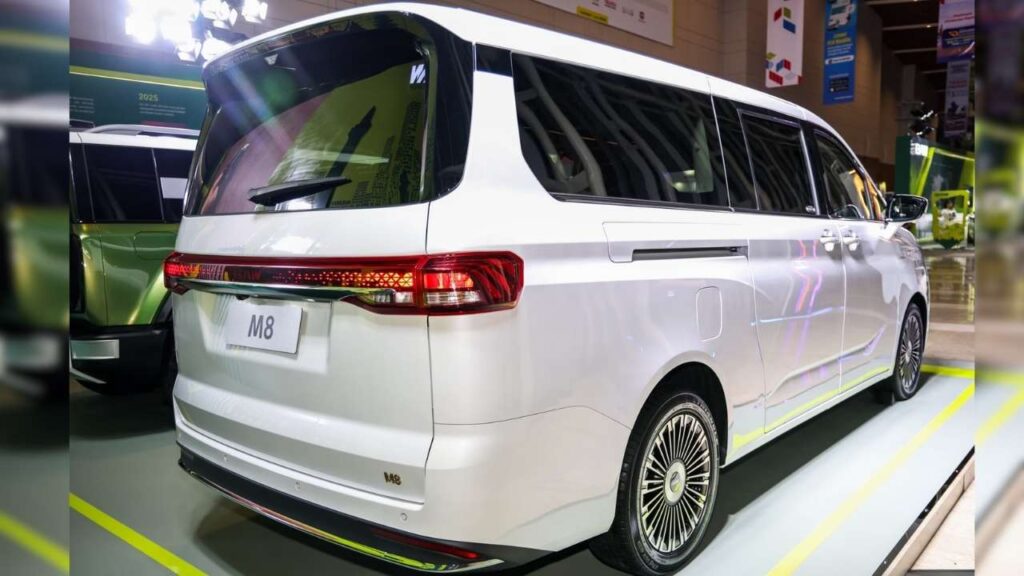 BAW M8 Electric MPV
