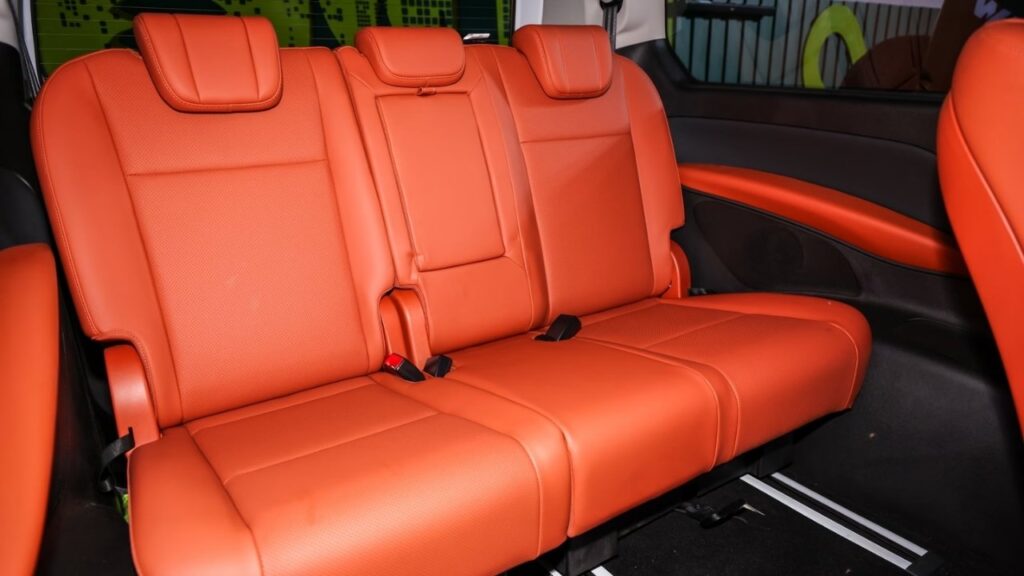 BAW M8 mpv rear seating