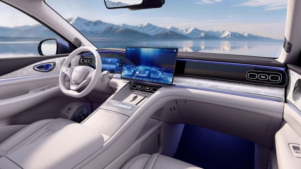 BYD Sealion 08 Cabin