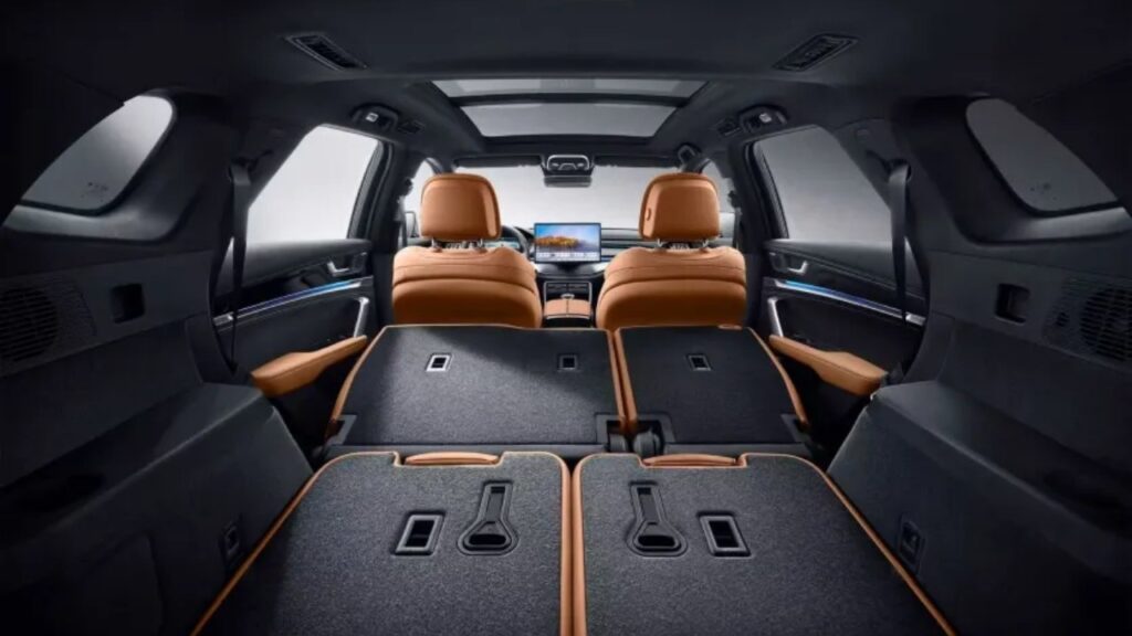 BYD Sealion 08 interior revealed