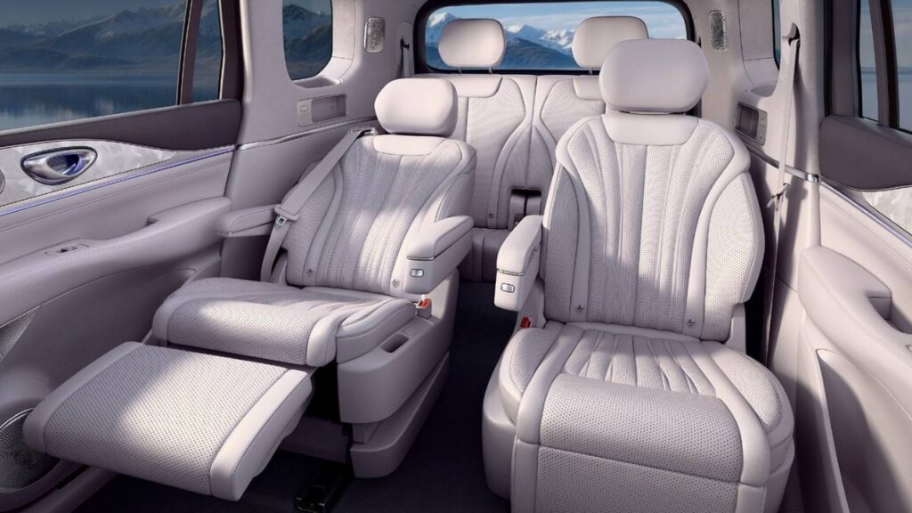 BYD Sealion 08 rear seating