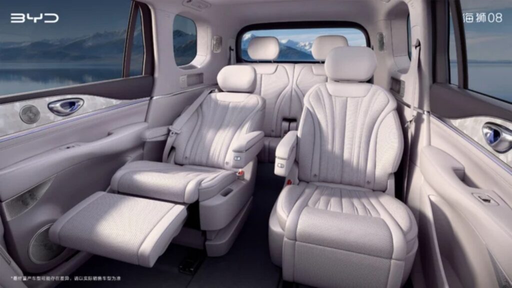 BYD Sealion 08 rear seats