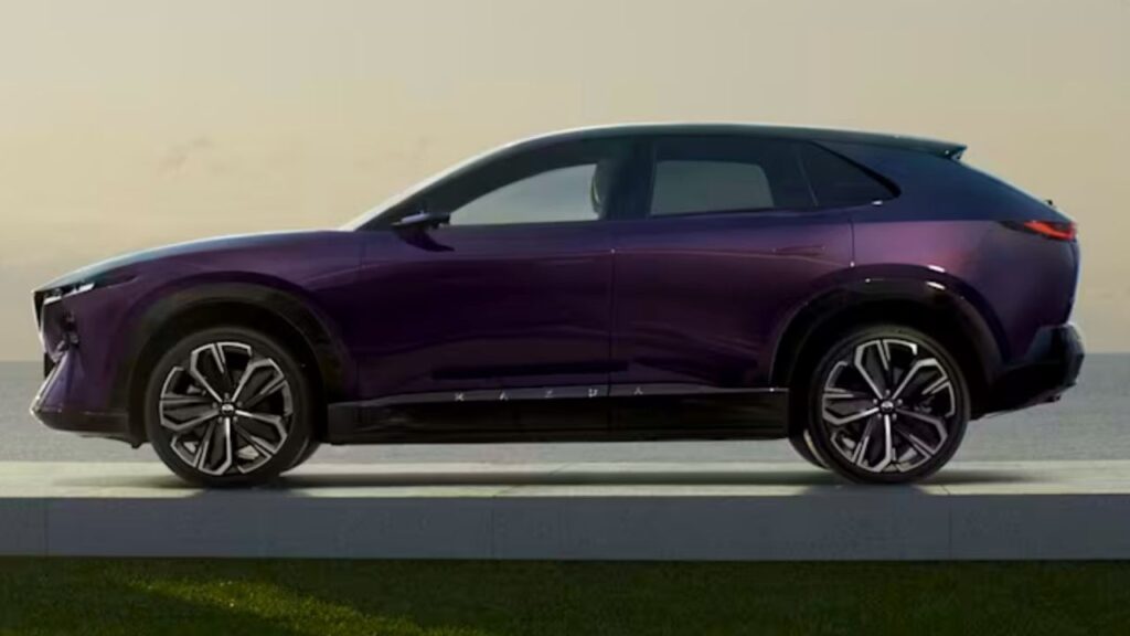 New Mazda CX-6e sidelook
