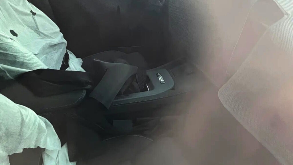 Volvo S70 PHEV Front design Spotted