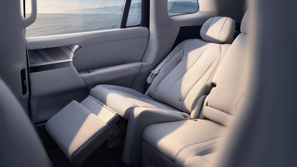 XPeng Reveals G9L Rear Seats