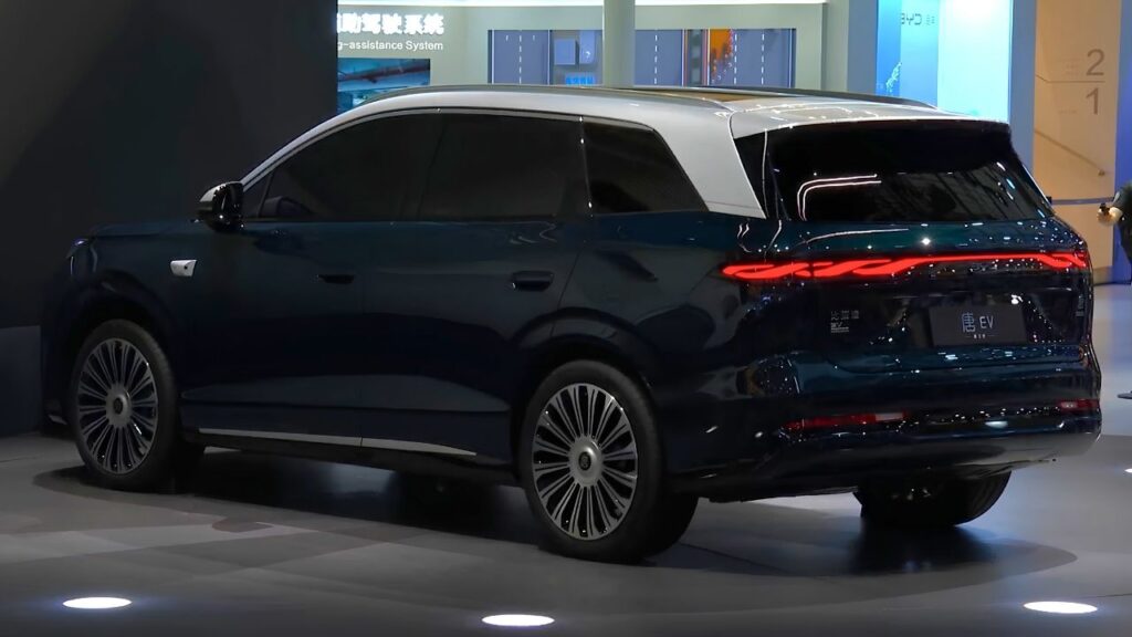 third-gen BYD Tang rear look