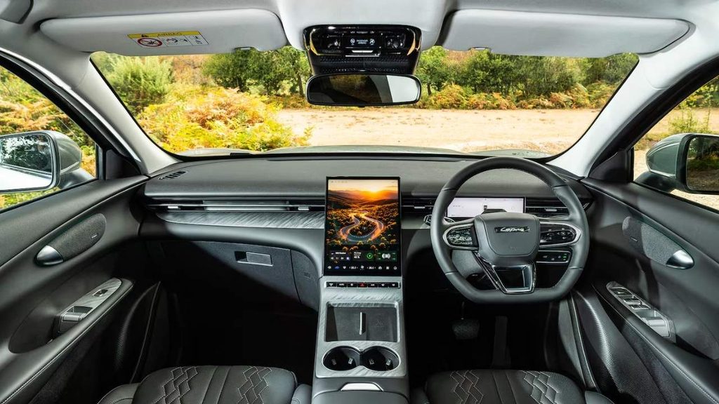 Lepas L6 EV cabin