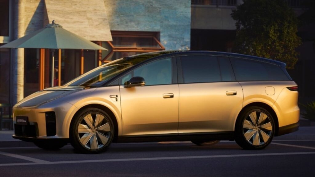 Li i9 EV launched sidelook