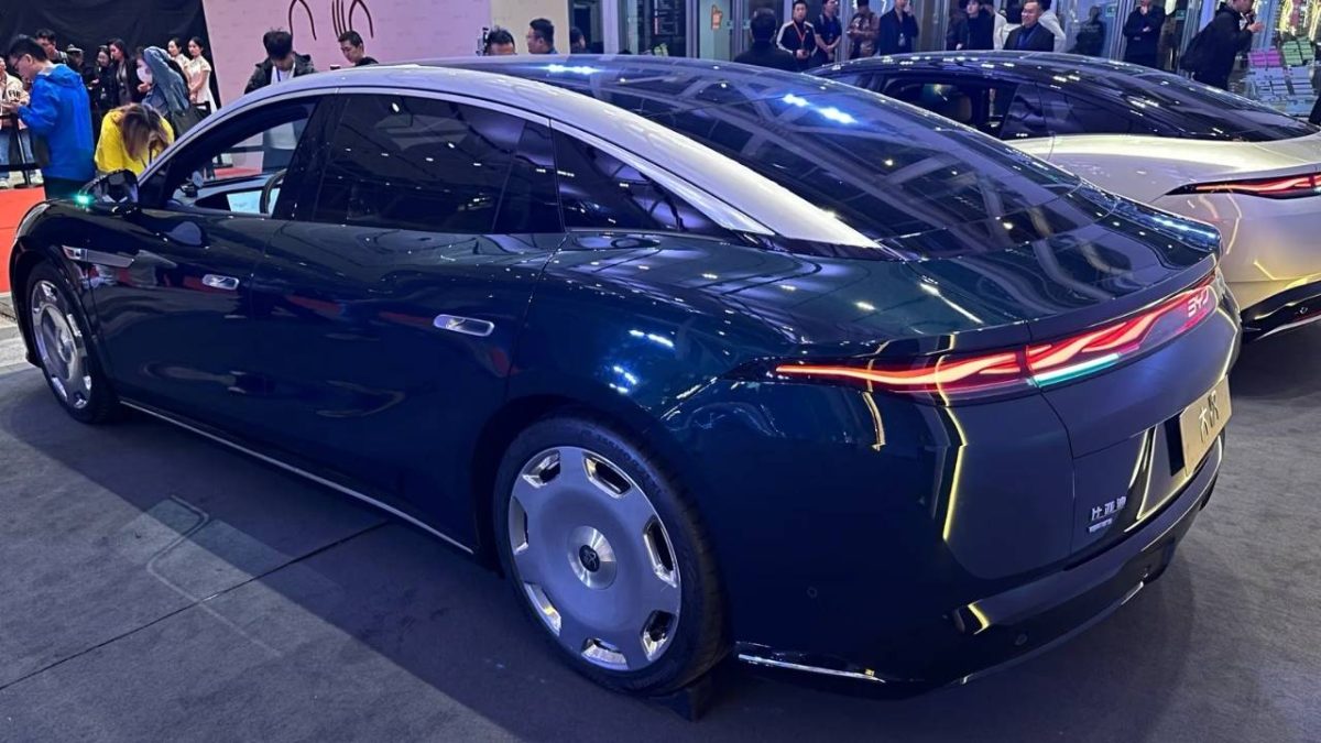 BYD Da Han EV rear top view